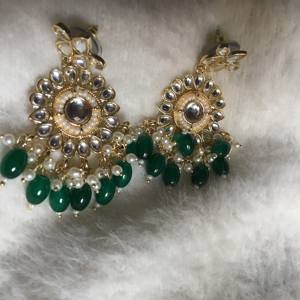 Premium Kundan Earrings - Picture 3 of 6